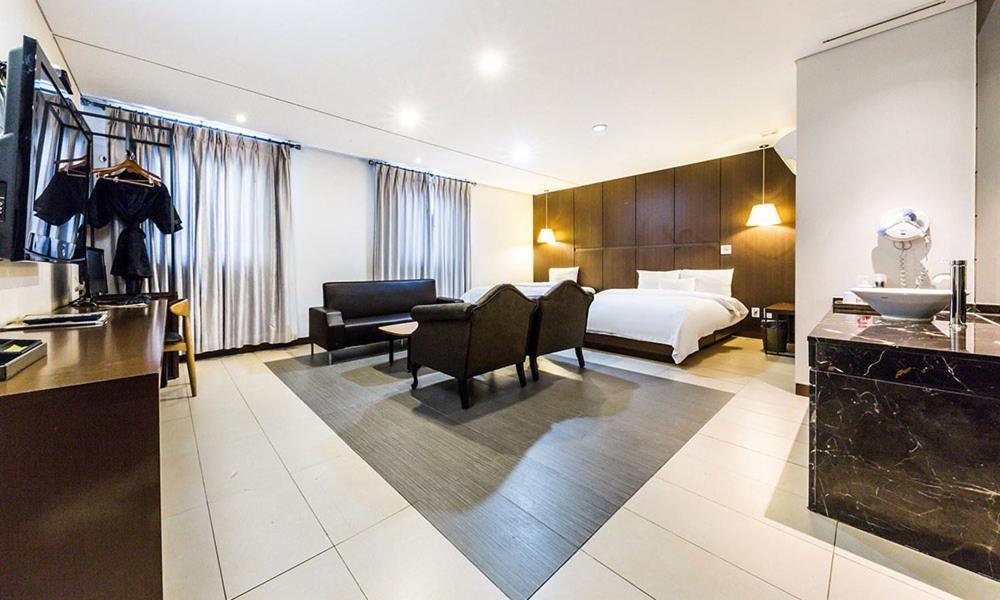 Yeongdeungpo Lifestyle F Hotel Seoul Exterior photo