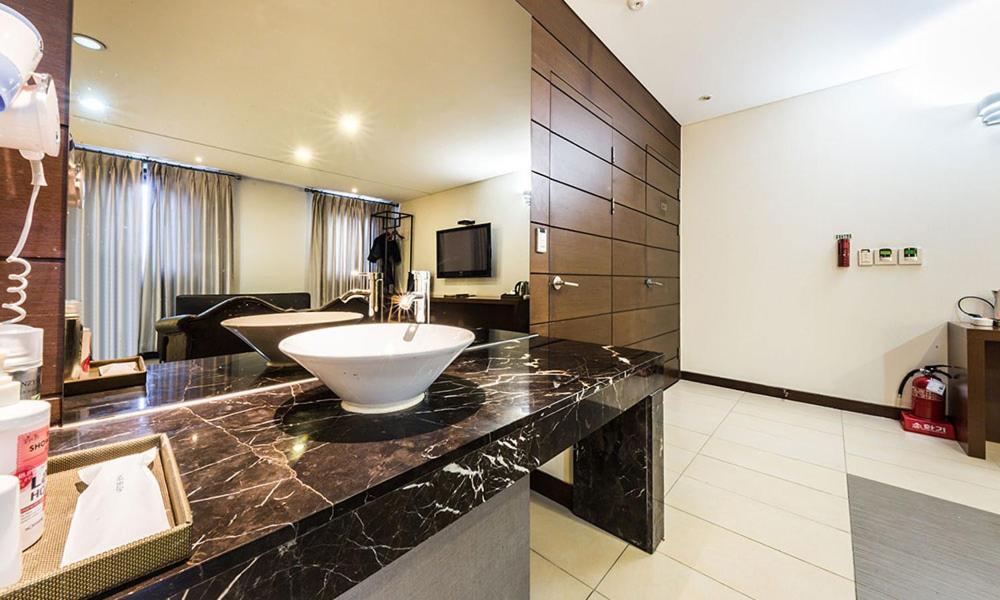 Yeongdeungpo Lifestyle F Hotel Seoul Exterior photo