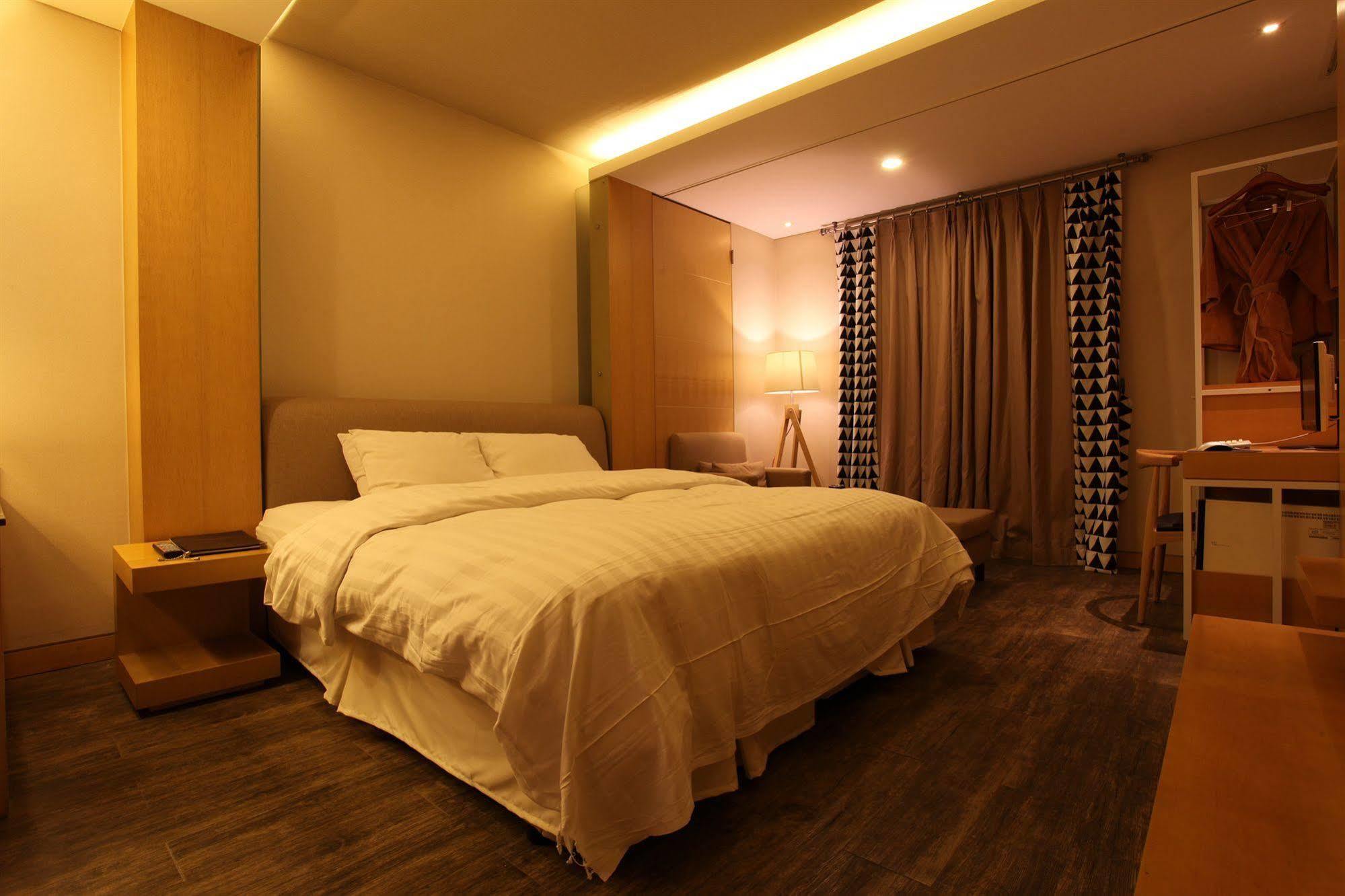 Yeongdeungpo Lifestyle F Hotel Seoul Exterior photo