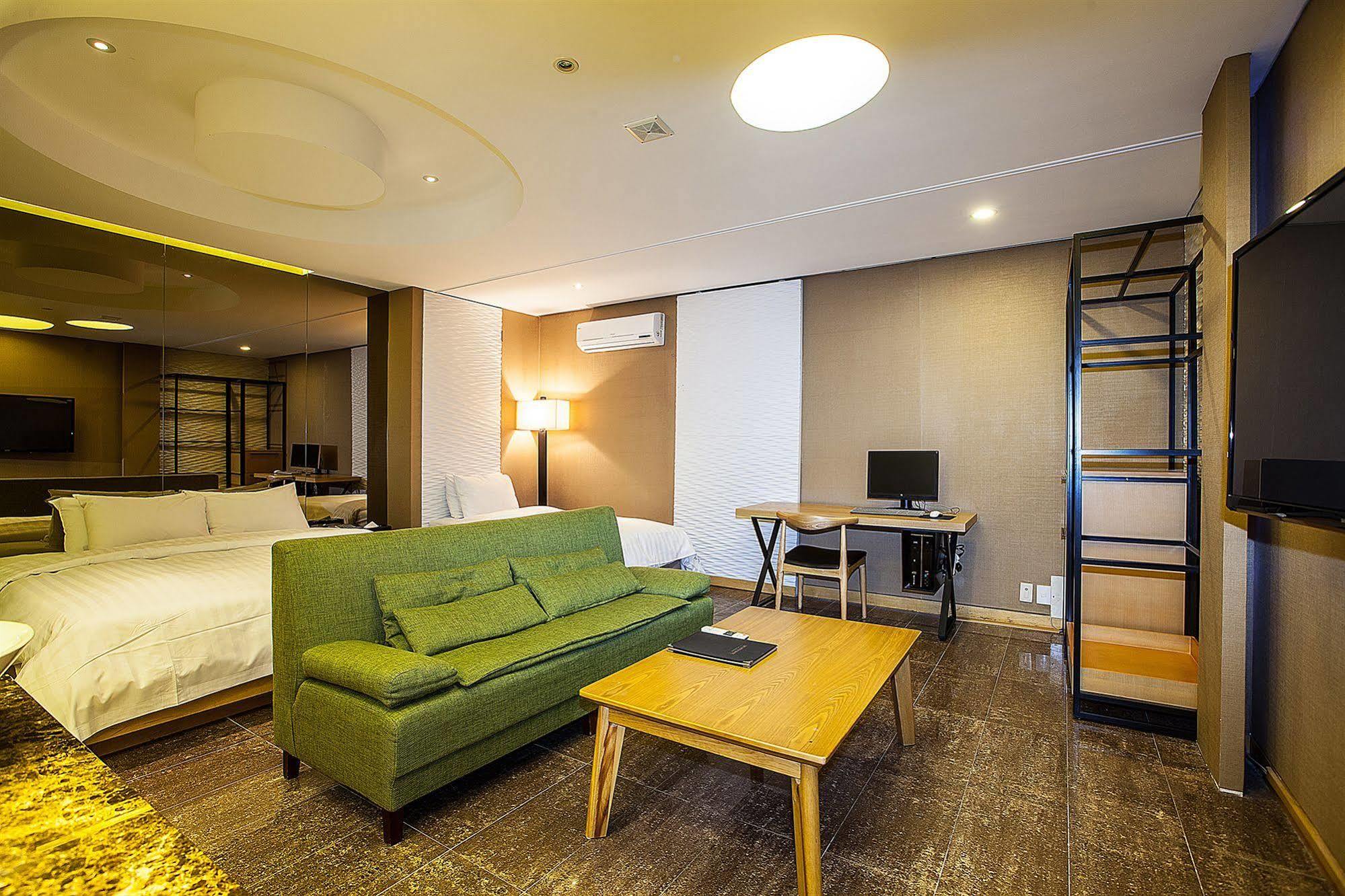 Yeongdeungpo Lifestyle F Hotel Seoul Exterior photo
